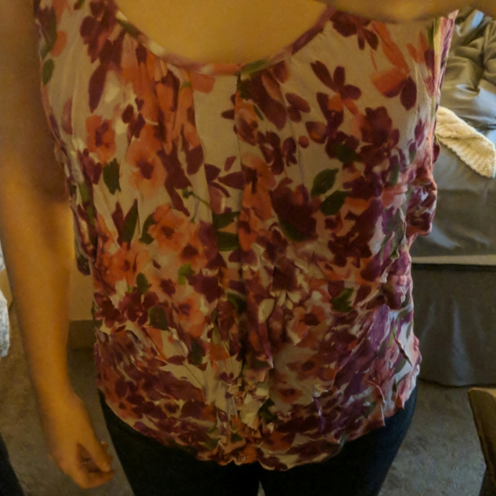 Floral Top - Picture 2 of 3